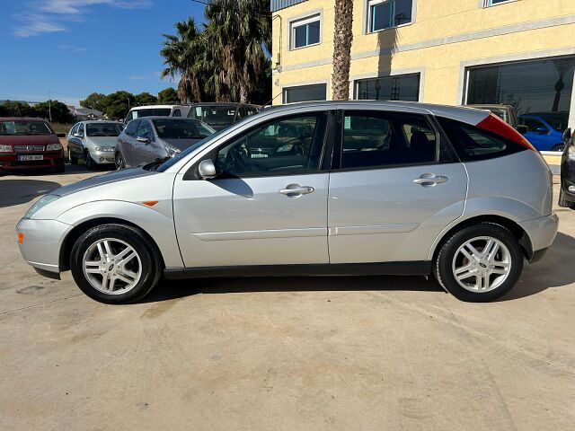 FORD FOCUS TREND 1.6 PETROL SPANISH LHD IN SPAIN 193000 MILES SUPERB 2000